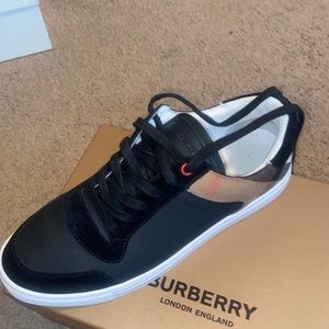 Burberry Men sneaker black and white